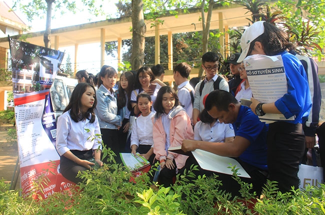 Học sinh tham gia trải nghiệm nghề nghiệp tại Chương trình tư vấn tuyển sinh, hướng nghiệp.