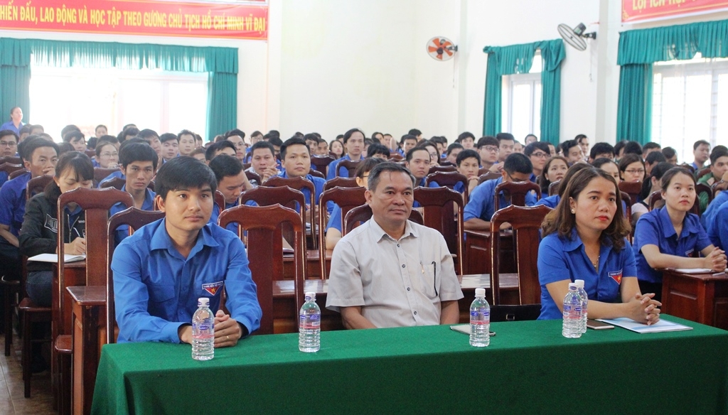 Các đại biểu tham dự hội nghị