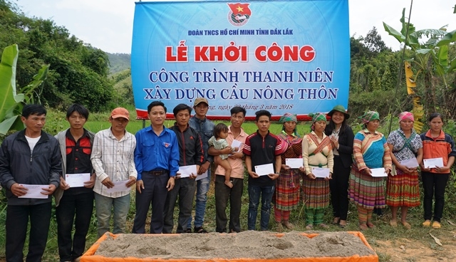 Lễ khởi công xây dựng công trình thanh niên cầu nông thôn tại xã Cư Pui, huyện Krông Bông.