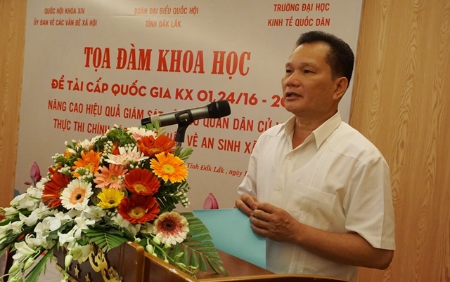 TS. Bùi Sỹ Lợi, Phó Chủ nhiệm Ủy ban Các vấn đề xã hội của Quốc hội, chủ nhiệm đề tài báo cáo đề dẫn tại tọa đàm.