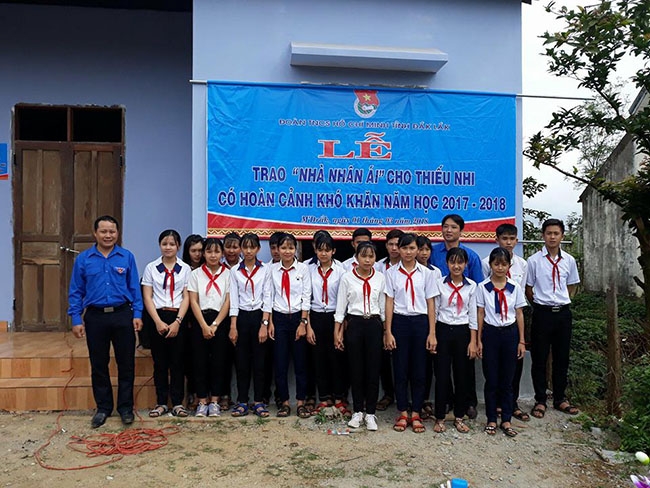 Lễ trao nhà Nhân ái cho thiếu nhi có hoàn cảnh khó khăn năm học 2017-2018. 