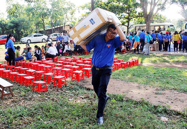 Đoàn viên thanh niên luôn tiên phong trong các hoạt động tình nguyện.