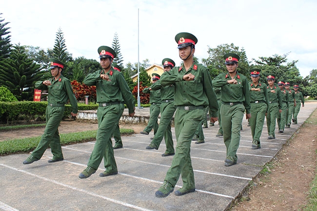  Buổi tập đội ngũ chiến sĩ mới ở  Tiểu đoàn 9.    