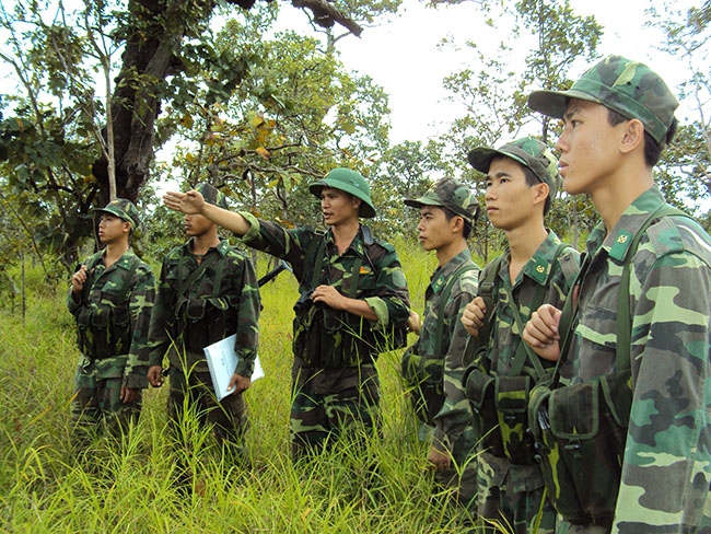 Phát huy truyền thống cha anh, lớp lớp thế hệ chiến sĩ ra sức canh giữ bảo vệ biên giới Tổ quốc.  Ảnh: Đ. Triều