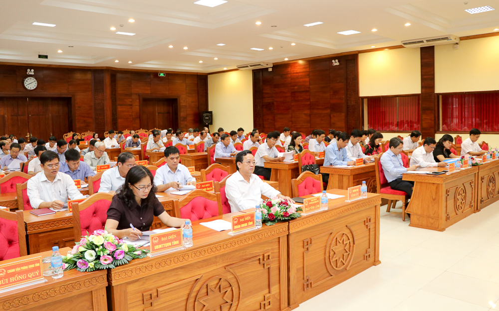 Các đại biểu tham dự phiên họp. (Ảnh: H. Gia)