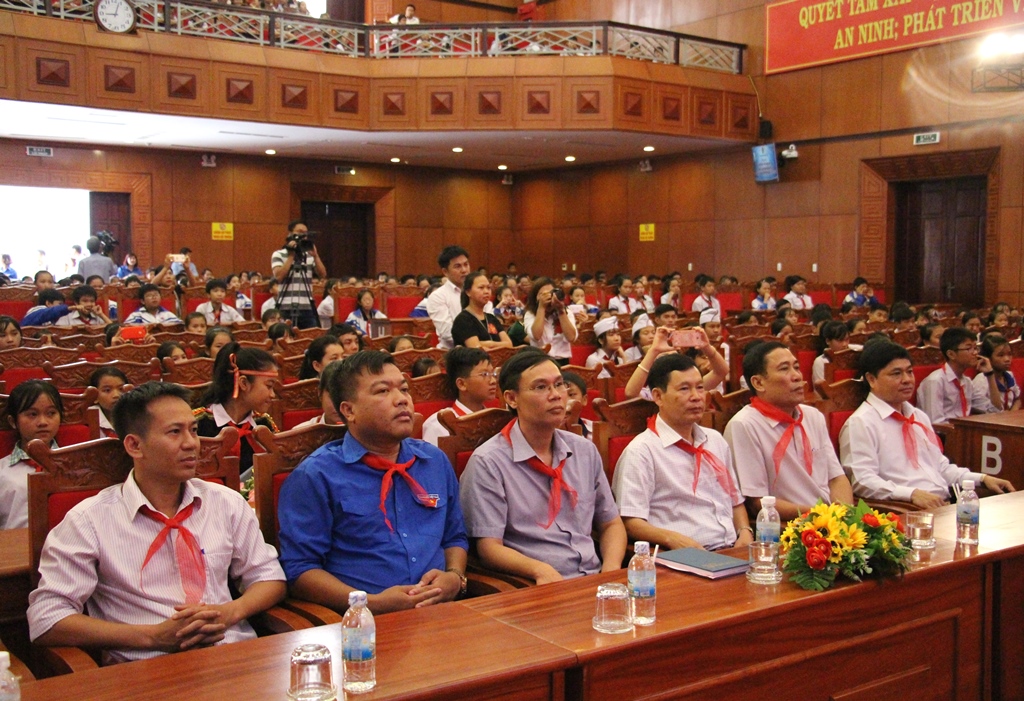 Các đại biểu tham dự chương trình