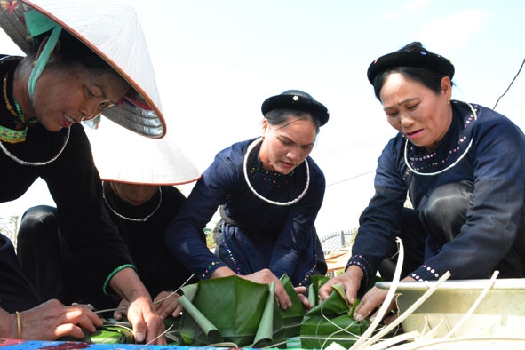 Huyện Krông Năng có khoảng 120 nghìn người với 21 dân tộc anh em đến từ mọi miền đất nước cùng sinh sống, lập nghiệp, từ đó tạo nên bức tranh đa sắc màu về văn hóa, làm phong phú đời sống tinh thần của người dân nơi đây. 