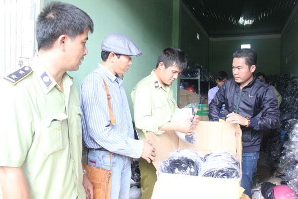 Tịch thu số hàng hóa xâm phạm quyền sỡ hữu trí tuệ tại TP. Buôn Ma Thuột.