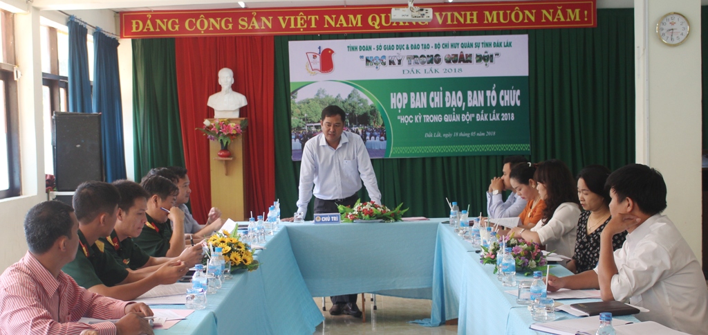 Các đại biểu tham dự cuộc họp