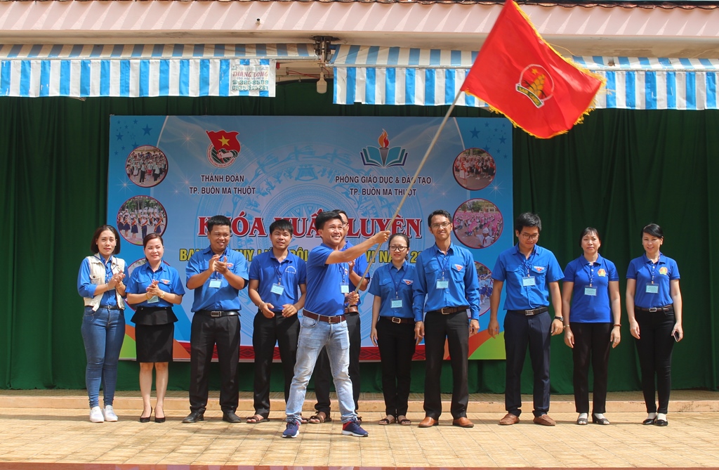 Ban Chỉ huy hội trại ra mắt và nhận nhiệm vụ