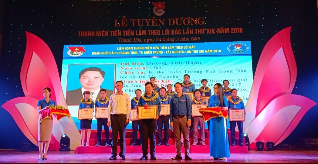 Đồng chí Dương Anh Hoàn nhân Bằng khen của Trung ương Đoàn