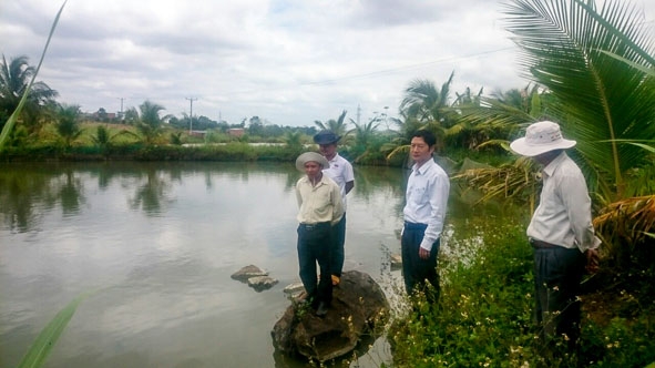 Do sản xuất manh mún, lạc hậu nên công tác giảm nghèo của huyện gặp rất nhiều khó khăn. 