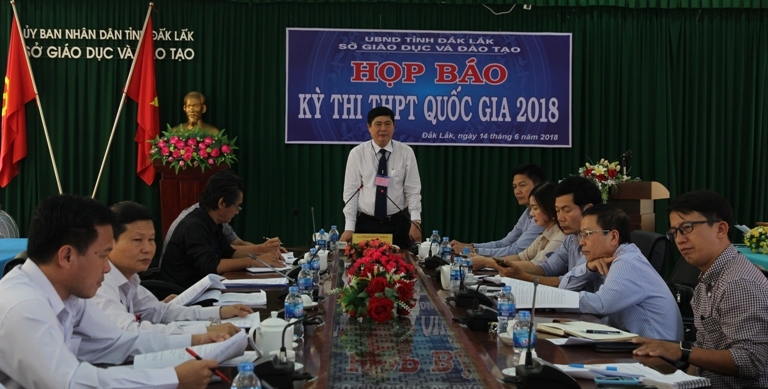 Các đại biểu tham dự buổi họp báo. 