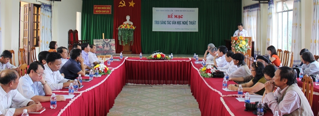 Đại biểu tham dự bế mạc Trại sáng tác.