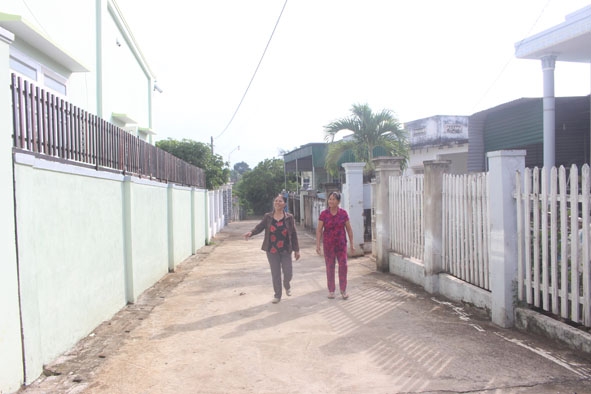 Một con đường nội thôn 6 (xã Hòa Phú, TP. Buôn Ma Thuột) được bê tông hóa khang trang, sạch đẹp.
