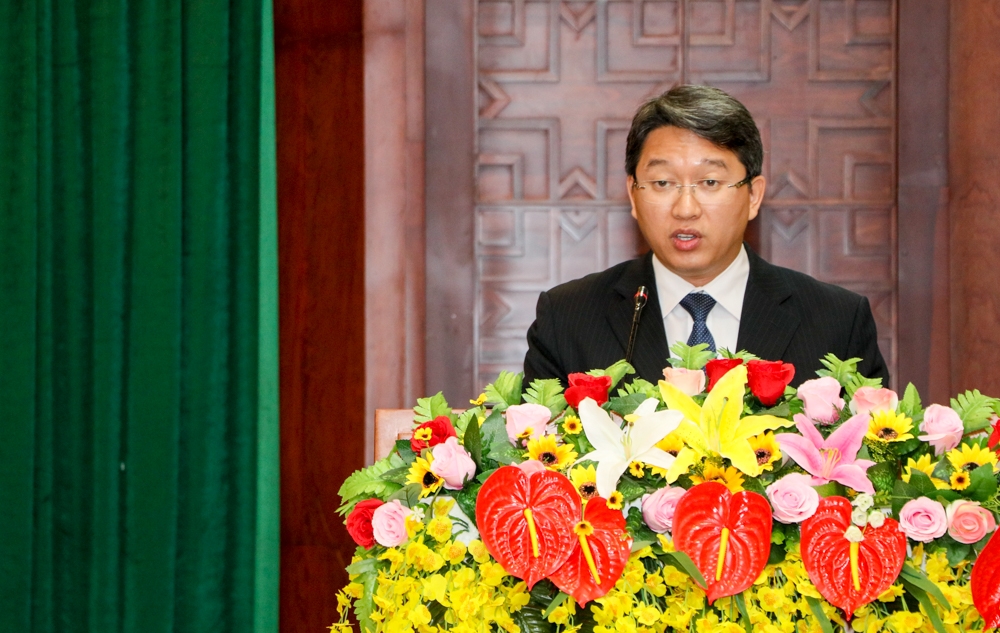 Ủy viên Dự khuyết Trung ương Đảng, Phó Chủ tịch UBND tỉnh Nguyễn Hải Ninh báo cáo tình hình phát triển kinh tế - xã hội 6 tháng đầu năm 2018. Ảnh: Hoàng Gia