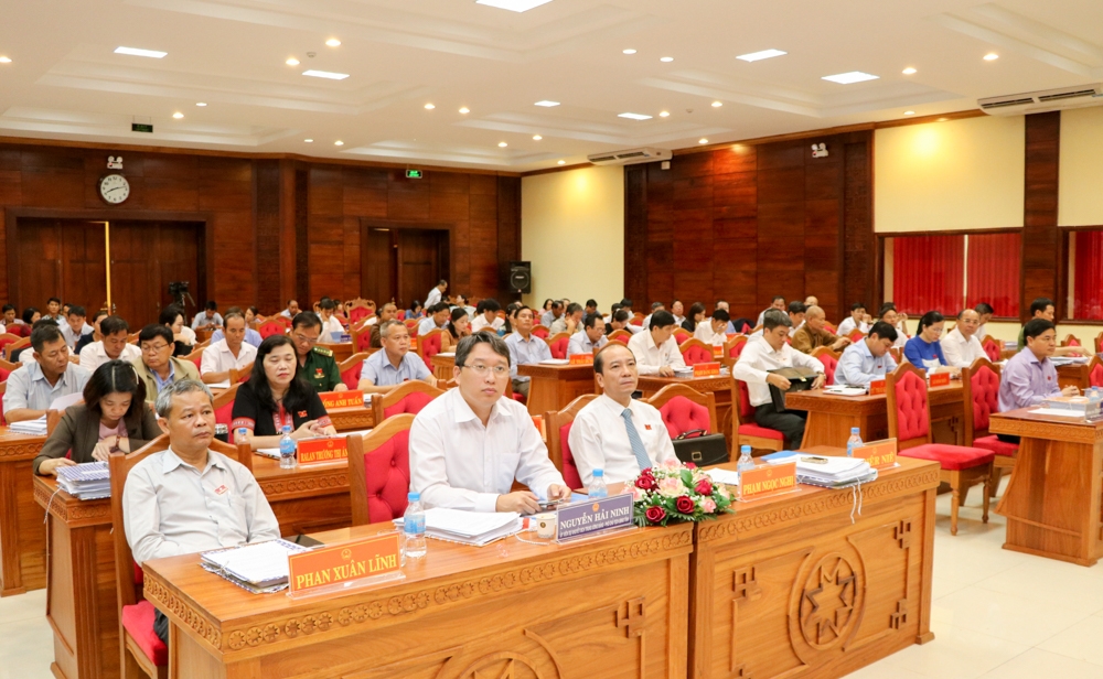 Quang cảnh phiên làm việc sáng 5-7. Ảnh: Hoàng Gia 