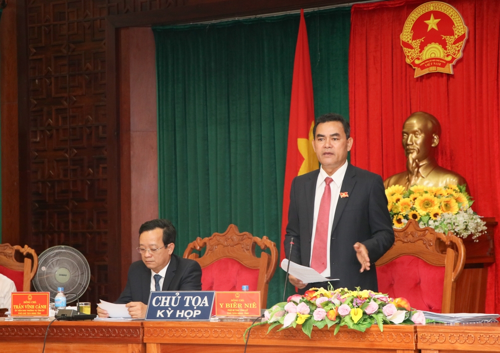Phó Bí thư Tỉnh ủy, Chủ tịch HĐND tỉnh Y Biêr Niê phát biểu tại phiên làm việc. Ảnh: Hoàng Gia
