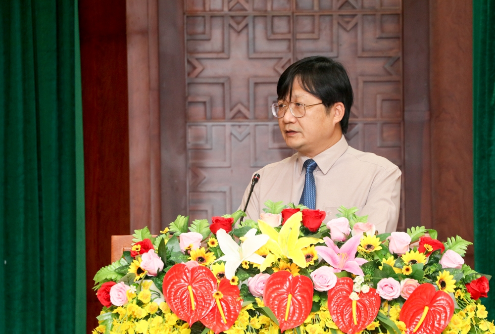 Ông Nguyễn Hoài Dương, Giám đốc Sở Nông nghiệp và Phát triển nông thôn giải trình tại phiên chất vấn-trả lời chất vấn. Ảnh: Hoàng Gia