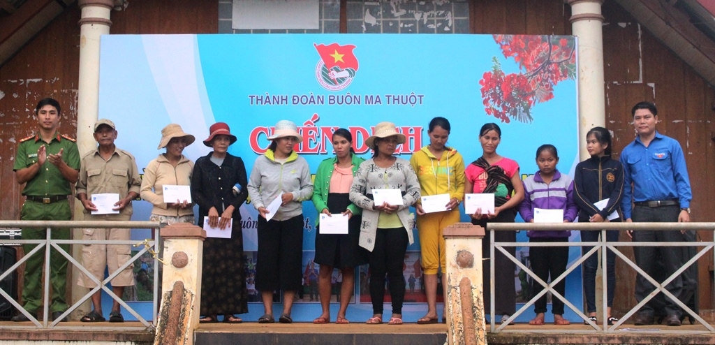 Đại diện đoàn viên thanh niên Khối 