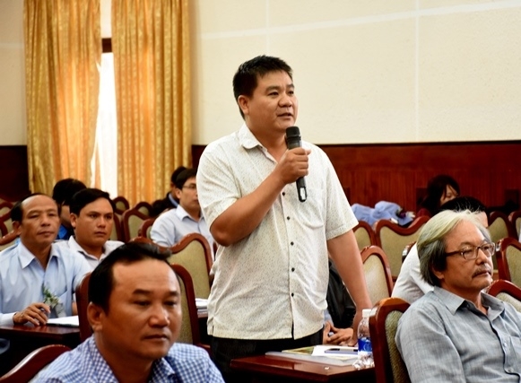 Phóng viên Báo Nhân dân nêu vấn đề quan tâm tại buổi họp báo.