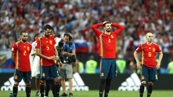 Đội tuyển Tây Ban Nha sớm dừng bước trước lối chơi tiki-taka không có tính đột biến.
