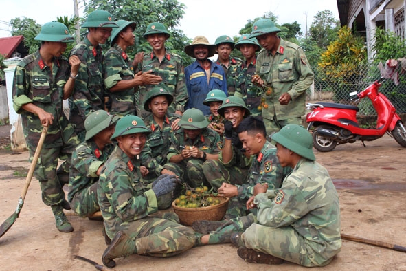 Giây phút hồn nhiên, tươi trẻ của các chiến sĩ.