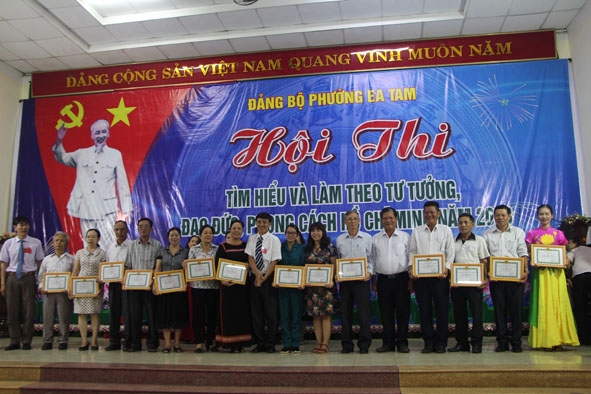 Hội thi “Tìm hiểu và làm theo tư tưởng đạo đức phong cách Hồ Chí Minh” cho các chi bộ đảng trên địa bàn TP. Buôn Ma Thuột là dịp để đội ngũ BCV, tuyên truyền viên cơ sở tìm hiểu, học hỏi, nâng cao kỹ năng đối thoại, tuyên truyền với nhân dân.