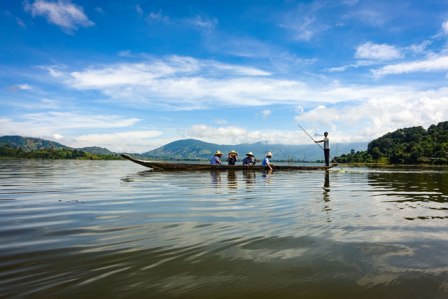 Hồ Lắ k...