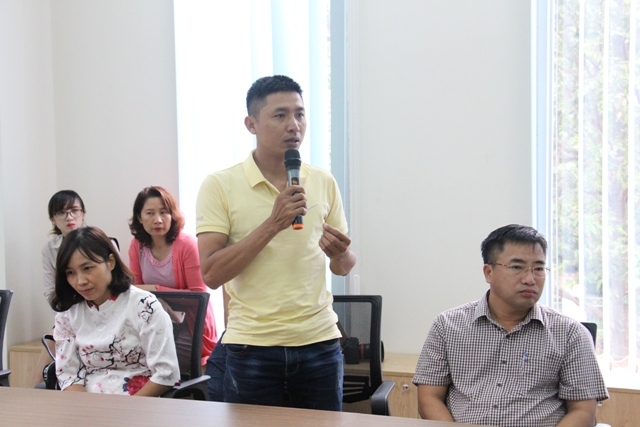 Đại diện các cá nhân khởi nghiệp trao đổi thông tin tại buổi lễ phát động cuộc thi