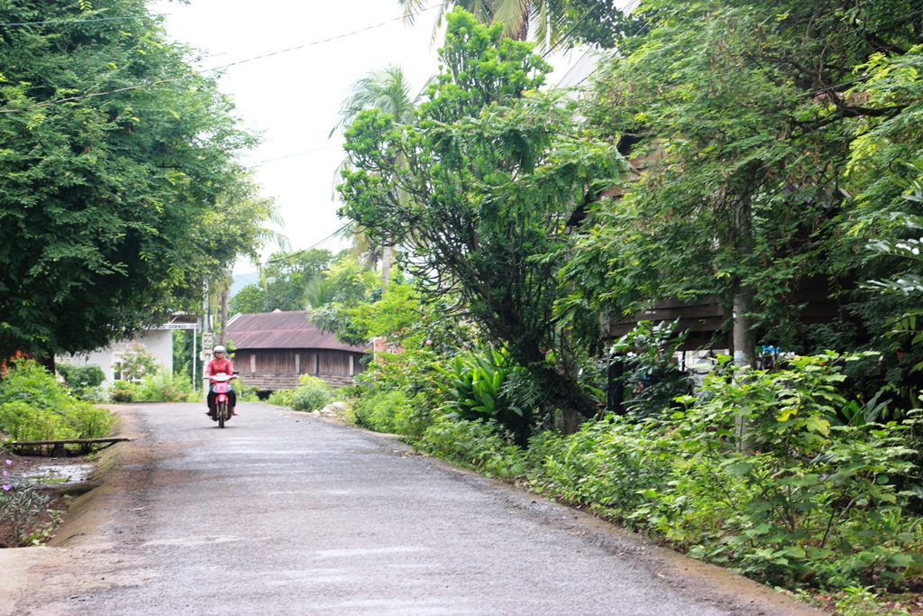 Những con đường ở buôn Tuôr (xã Hòa Phú, TP. Buôn Ma Thuột) đã được bê tông hóa.