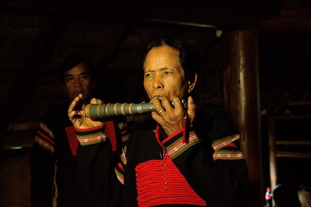 ... Thổi tù và