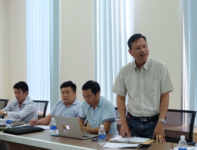 Đại diện Hội doanh nhân trẻ tỉnh báo cáo về tình hình vận hành không gian làm việc chung về khởi nghiệp