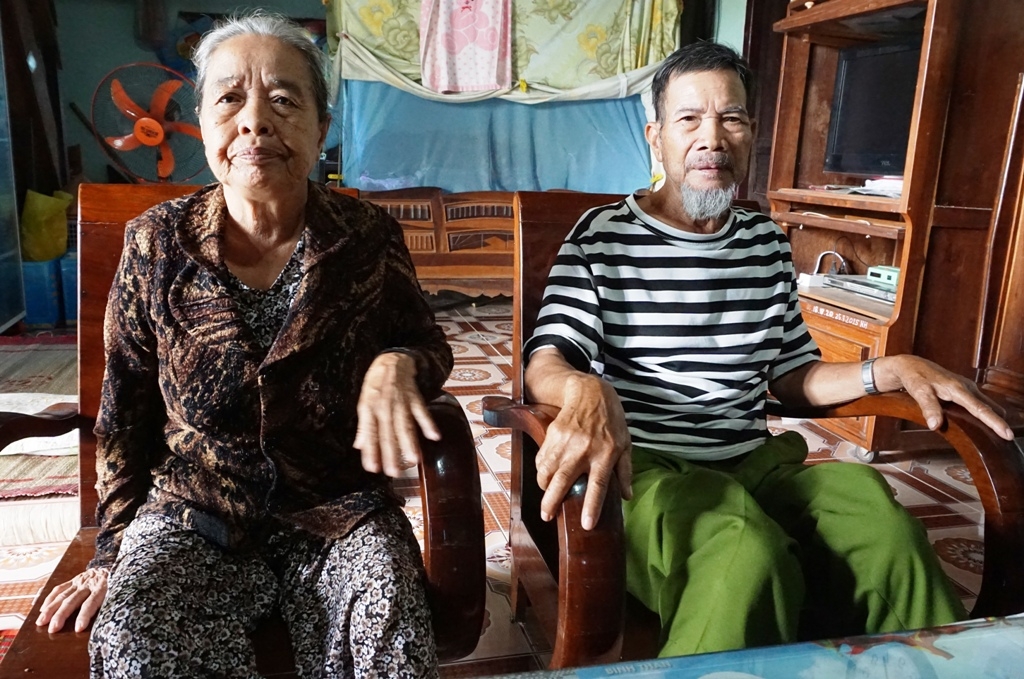 Vợ chồng hai cụ Y’Minh Knul và H’Nếp Niê đã gần 80 tuổi đời  và 55  năm tuổi Đảng.