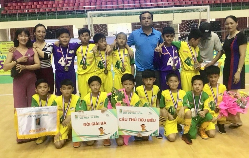 Niềm vui của các cầu thủ, Ban huấn luyện và gia đình khi đoạt Huy chương Đồng.