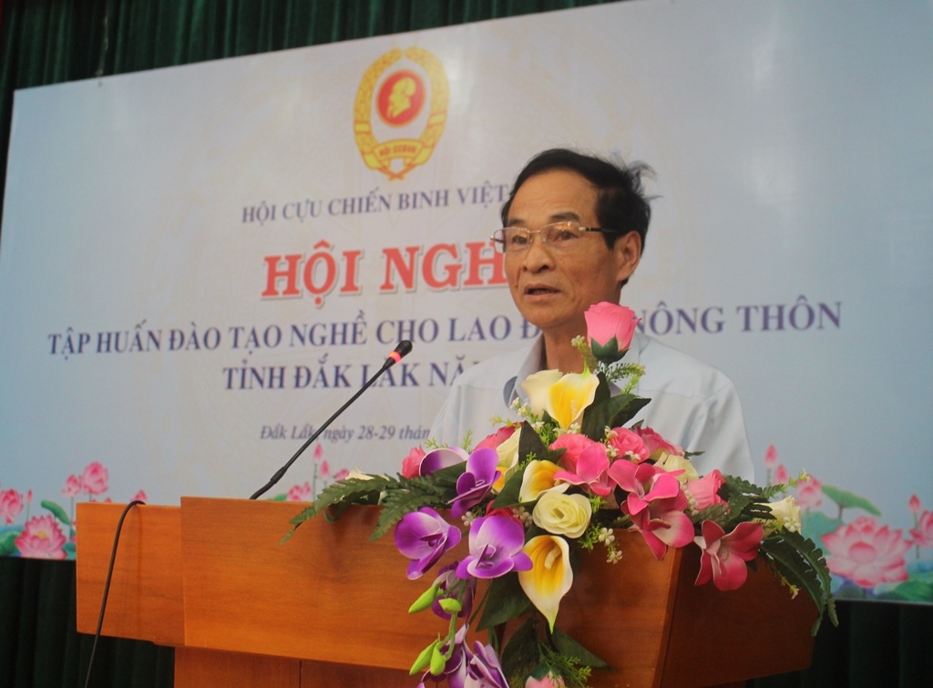 Đại tá Vũ Ngọc Bình, Trưởng ban Kinh tế - Trung ương Hội Cựu chiến binh Việt Nam phát biểu khai mạc Hội nghị.