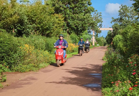 Nhiều đường giao thông nông thôn ở xã Phú Lộc đã được bê tông, nhựa hóa khang trang, sạch đẹp.