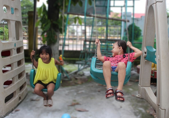 Học sinh Trường Mầm non Hoa Mai  (thị trấn Ea Súp) háo hức  vào năm  học mới. 