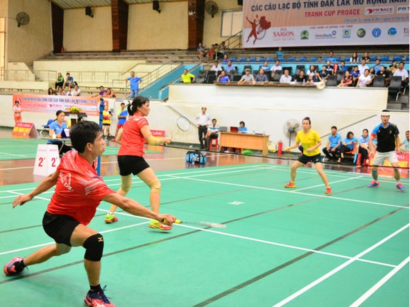 Các VĐV thi đấu chung kết đôi nam nữ phối hợp, lứa tuổi 16 - 30. 