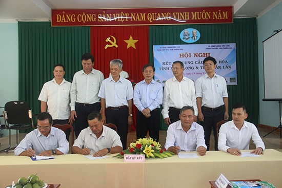 ... Và ký kết biên bản ghi nhớ hợp tác