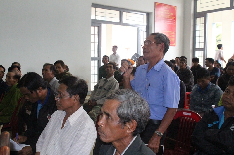 Người dân bày tỏ tâm tư, nguyện vọng tại hội nghị đối thoại.