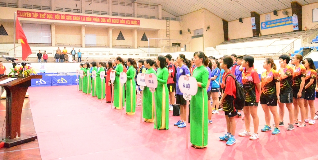 Các đoàn vận động viên về dự giải.