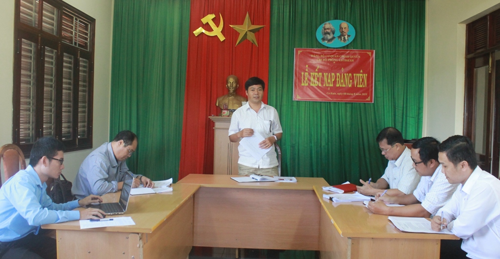 Trưởng Phòng CCHC (Sở Nội vụ), Phó trưởng Đoàn kiểm tra Lê Trần Vinh phát biểu tại buổi kiểm tra.