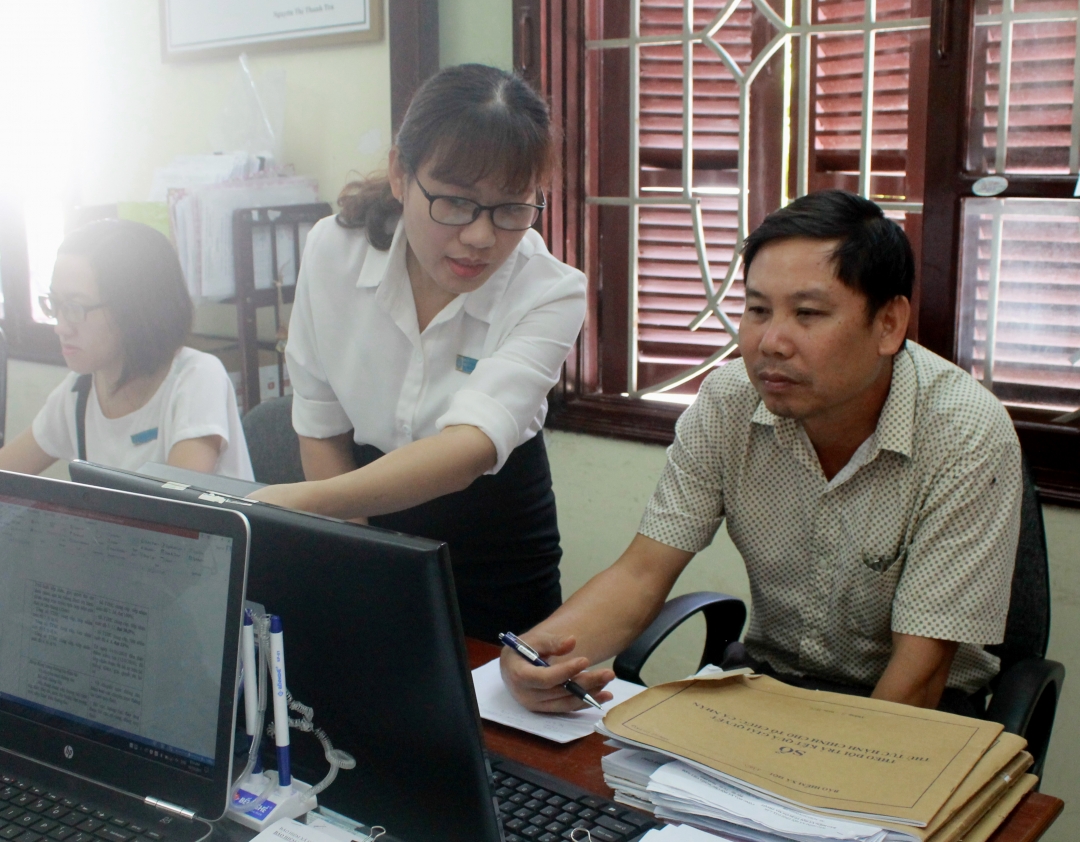 ... và quy trình tiếp nhận hồ sơ tại Bộ phận Tiếp nhận và trả kết quả của BHXH TP. Buôn Ma Thuột. 