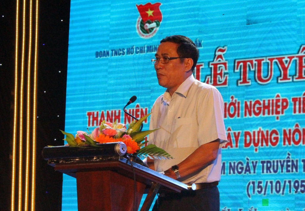 Phó Chủ tịch UBND tỉnh Võ Văn Cảnh phát biểu tại lễ tuyên dương