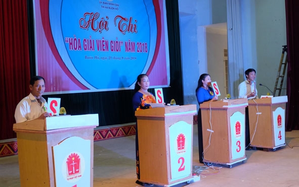  Các thí sinh trong phần thi trắc nghiệm và xử lý tình huống.