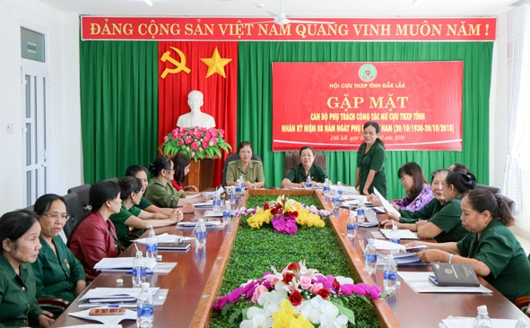 Hội Cựu thanh niên xung phong tỉnh gặp mặt nữ cán bộ phụ trách công tác Hội.   