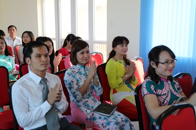 Cán bộ, giáo viên Trường Trung cấp Luật Buôn Ma Thuột tham dự một buổi nói chuyện chuyên đề.