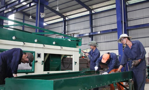 Sản xuất thiết bị chế biến cà phê tại Công ty TNHH Xuân Hòa.