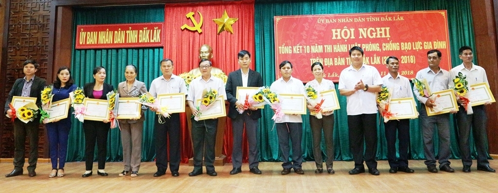 Các cá nhân có thành tích xuất sắc nhận Bằng khen của UBND tỉnh